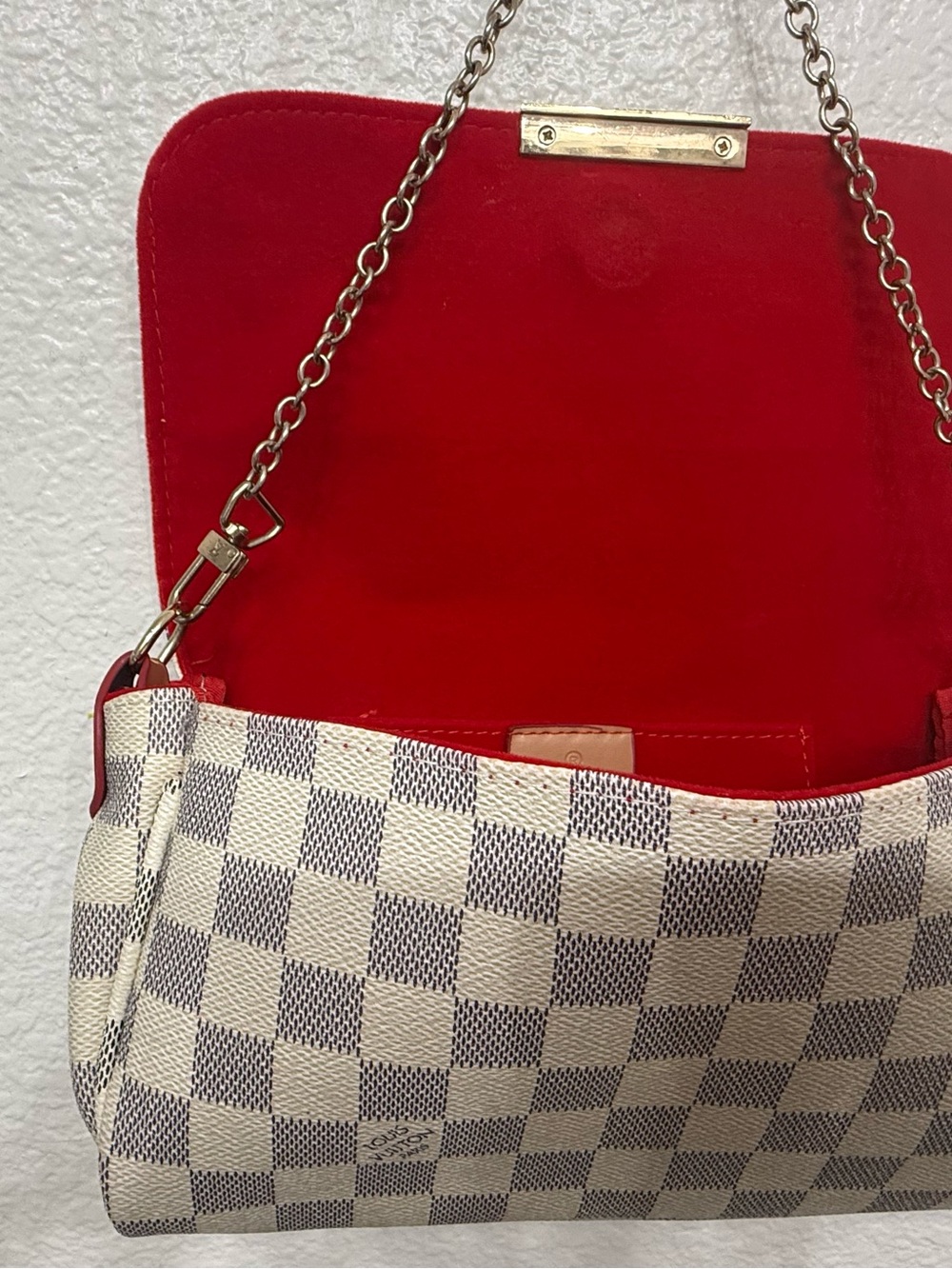 Designer-Style Checker Shoulder Bag 
Good quality non authentic!! - Picture 3 of 4